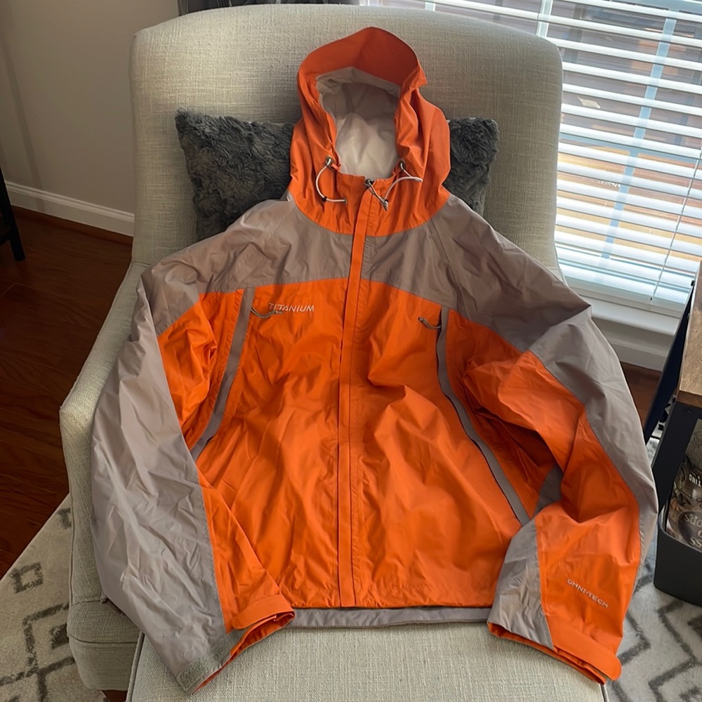 Like new -Men’s Columbia titanium raincoat